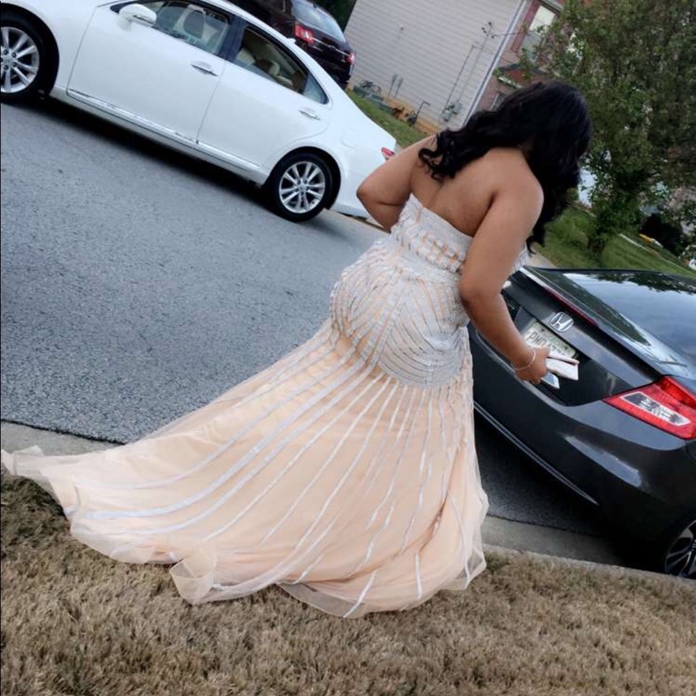 PROM DRESS - Picture 3 of 5